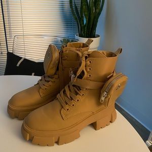 Steve Madden Thora-P Beige Boots brand new and little bags can come off:)